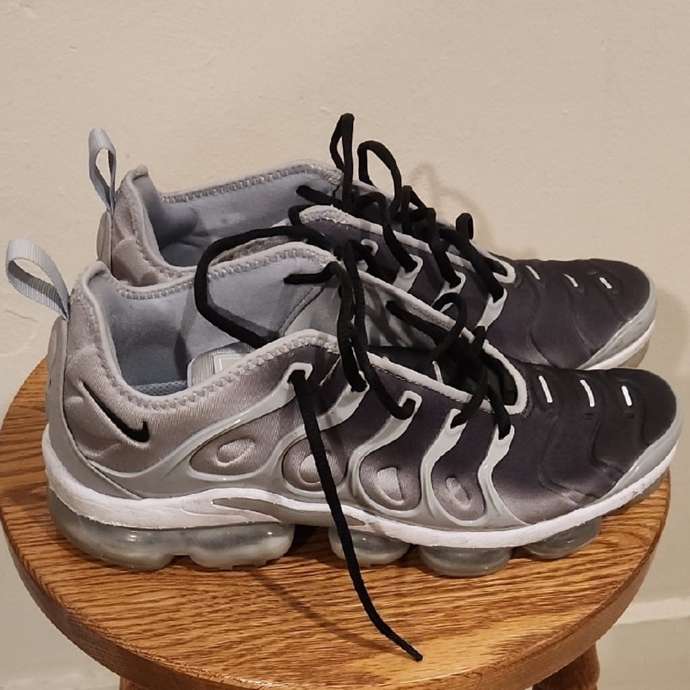 Nike Air VaporMax Plus Gray Sneakers